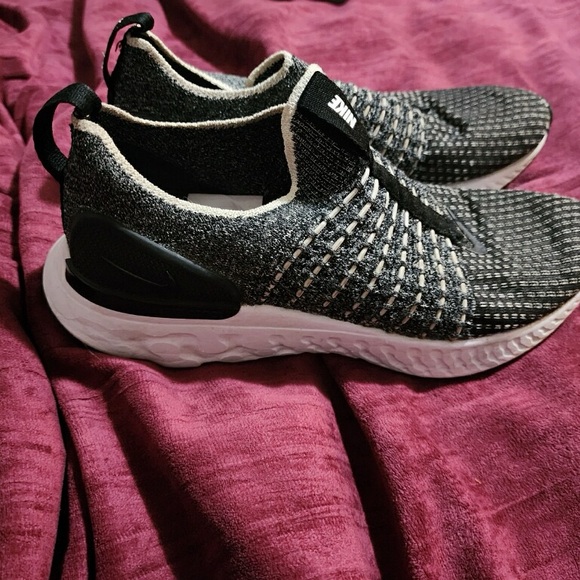 Nike React Phantom Run Flyknit 2 - Men’s size 6 Women’s Size 8 - Picture 2 of 6